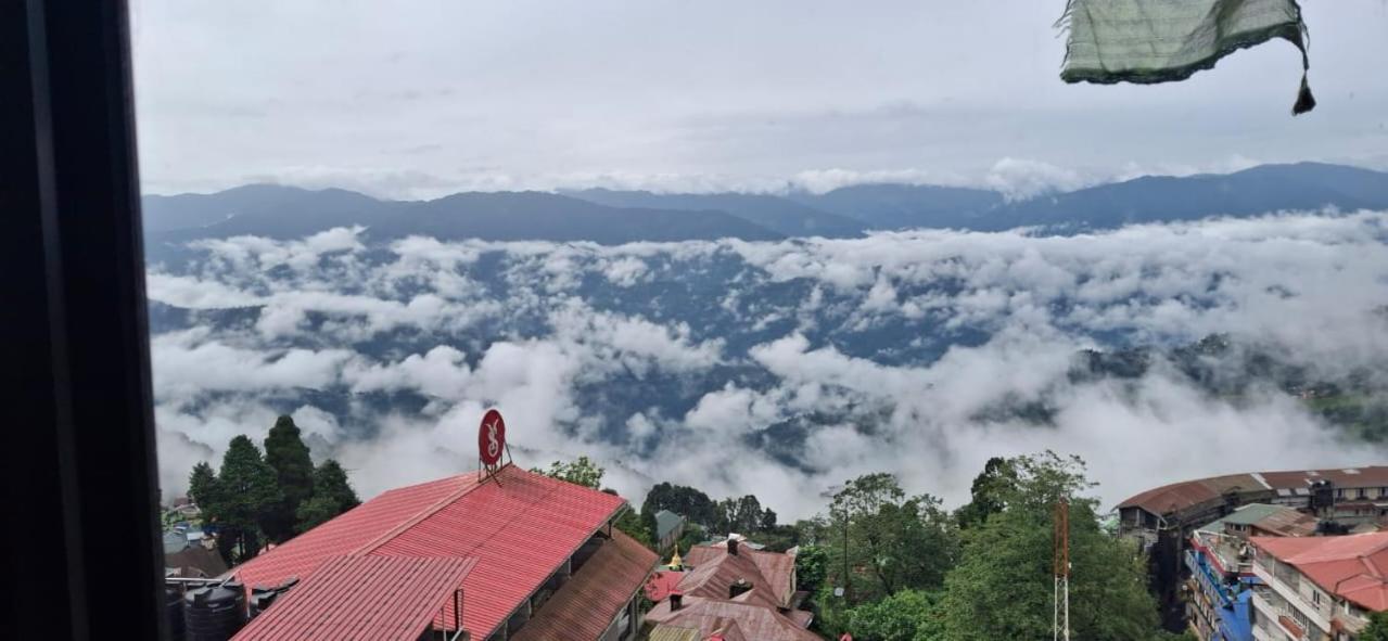 Monratino Himadrie -2 Mins Walk From Mall Road - All Rooms Have Kanchenjunga Mountain View Darjeeling  Exterior foto